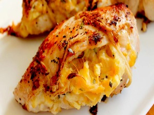 Филе индейки, запеченное с сыром и яблоком