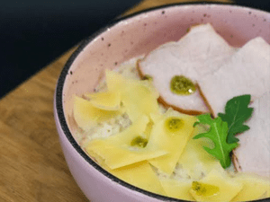 Каша овсяная с ветчиной и сыром