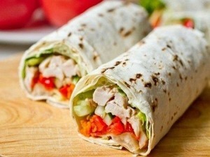 Лаваш с курицей и овощами